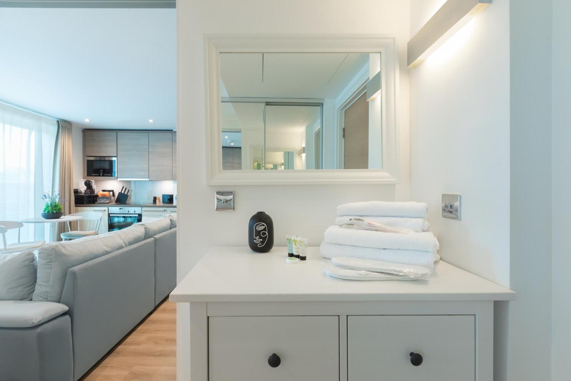 Vauxhall Luxury Manhattan Лондон Экстерьер фото